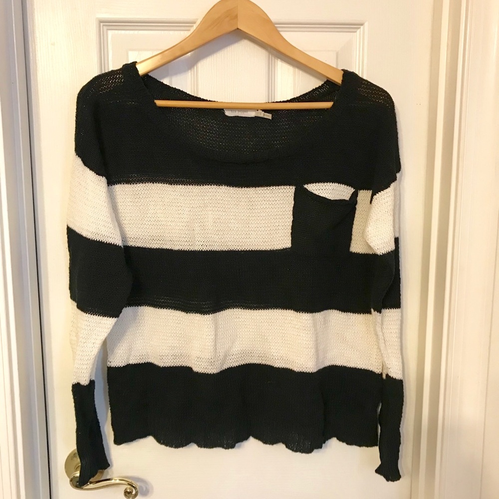 Light weight sweater